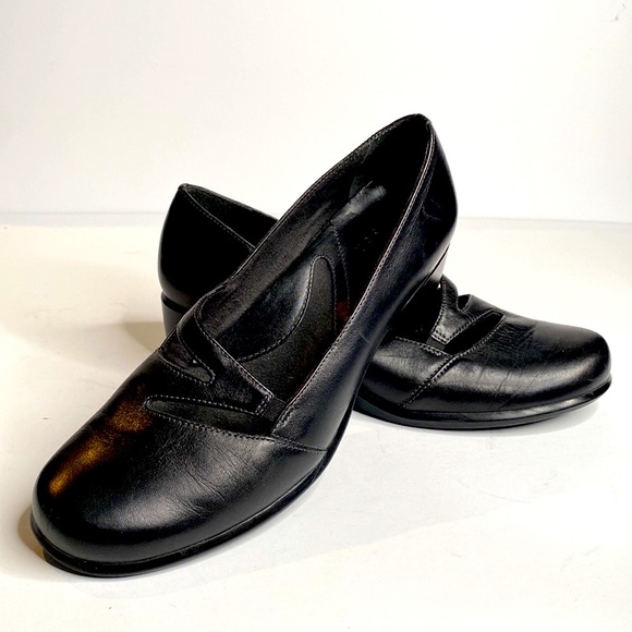 CLARKS Artisan Black Leather Slip On Loafer Flats!!! Size 7 - Picture 4 of 10